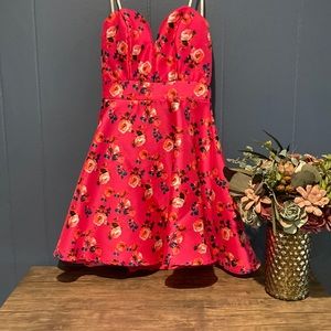 Strapless formal dress